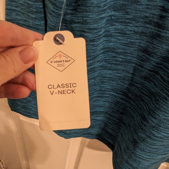 🩵3/$15 NWT St. John's Bay Women's VNeck Long Sleeve Top - Picture 8 of 11